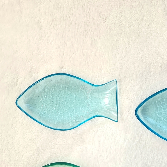 Set of Sur La Table Six Glass Fish Dishes - Picture 3 of 5